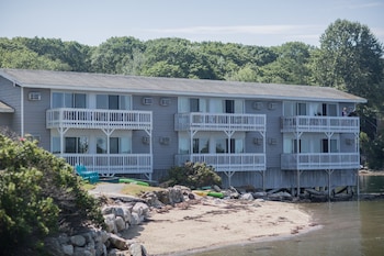 smugglers cove inn