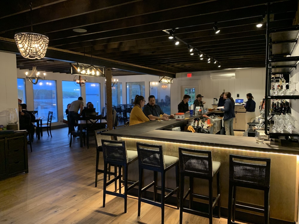 smugglers cove inn