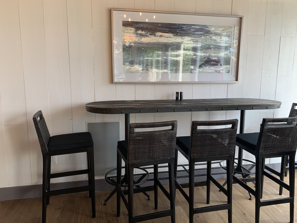 smugglers cove inn