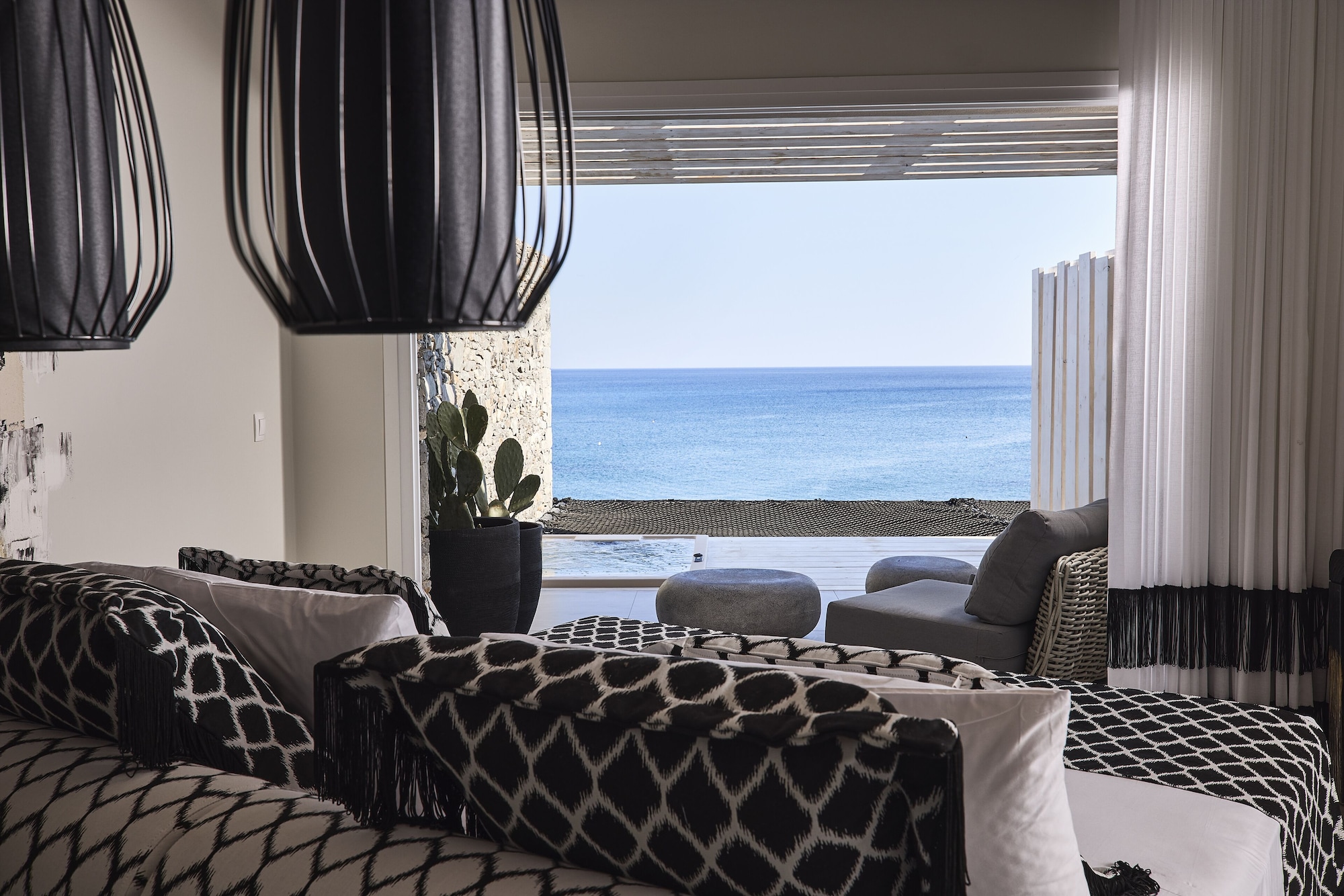 Artemis Seaside Resort,Milos>>Adamas,4 star