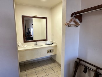 desert sands inn and suites