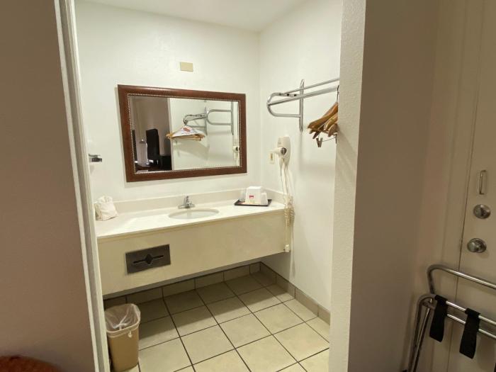 desert sands inn and suites