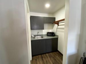 desert sands inn and suites