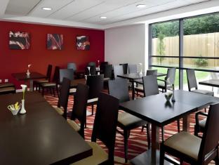 premier inn banbury m40 j11