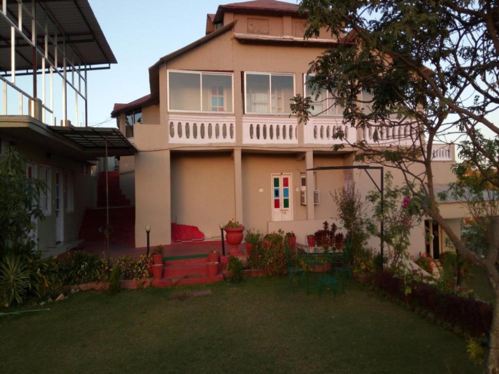 hotel udai garh only couple and family