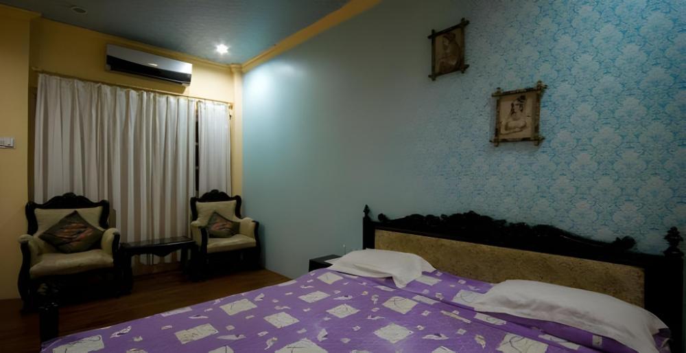 hotel udai garh only couple and family