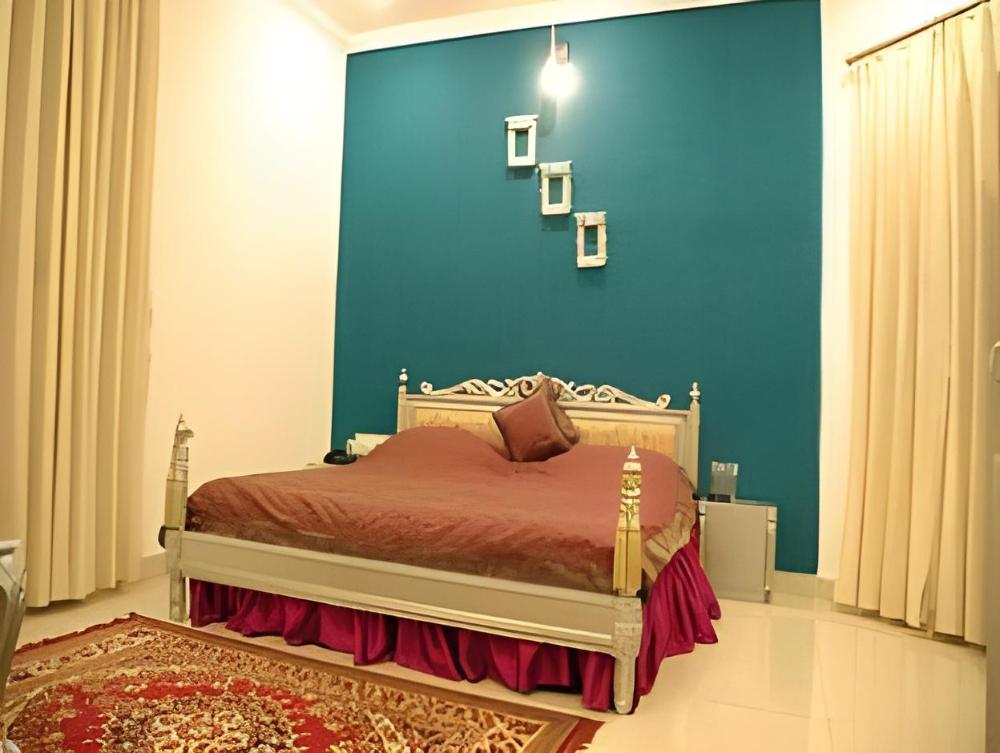 hotel udai garh only couple and family