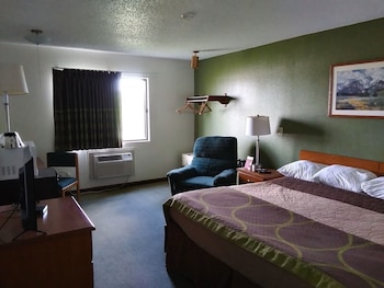 super 8 by wyndham kingdom city