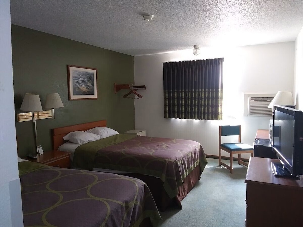 super 8 by wyndham kingdom city