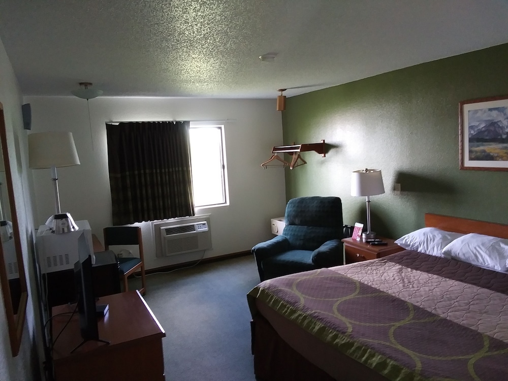 super 8 by wyndham kingdom city