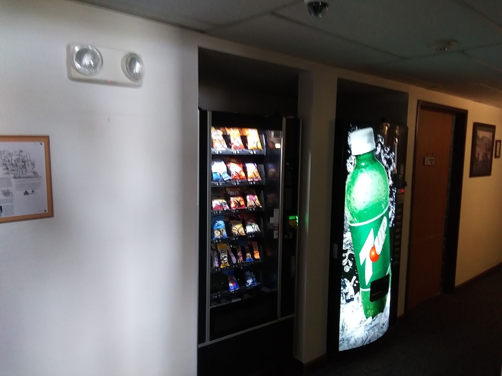 super 8 by wyndham kingdom city