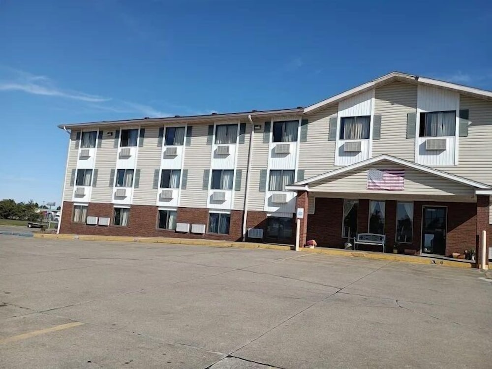 super 8 by wyndham kingdom city