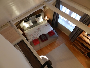 blue wall bnb business apartments