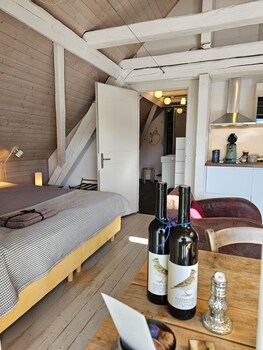 blue wall bnb business apartments