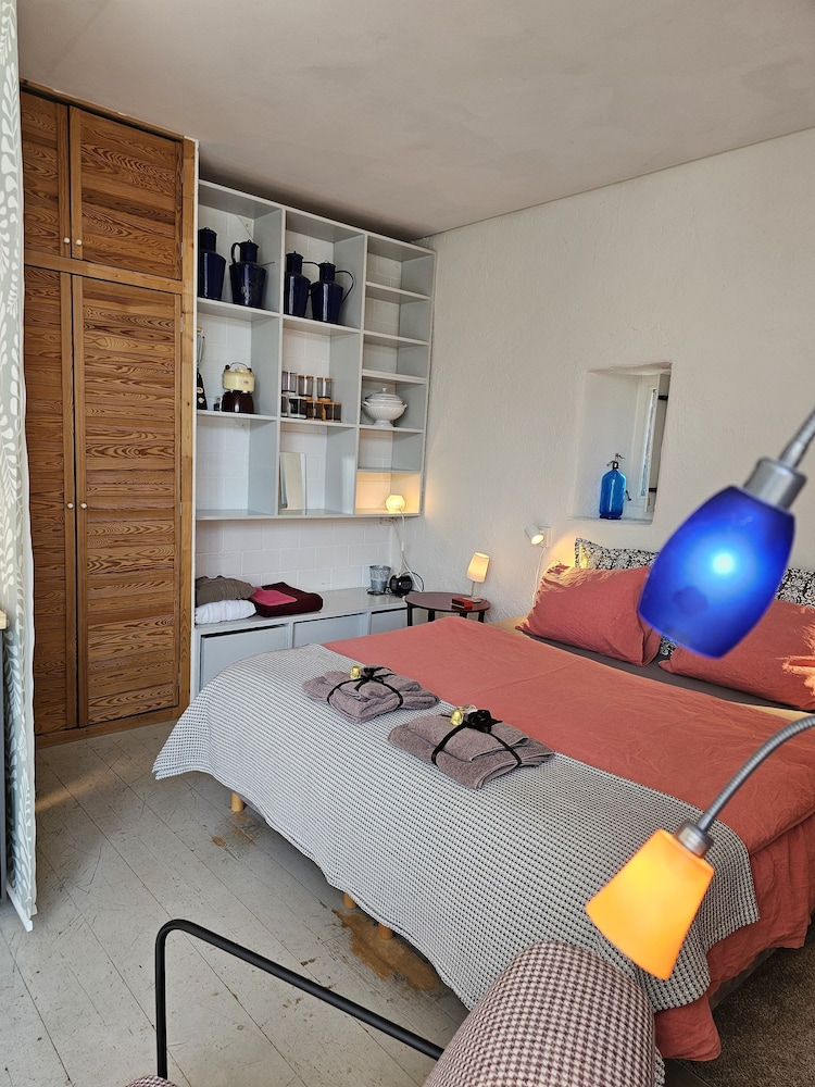 blue wall bnb business apartments