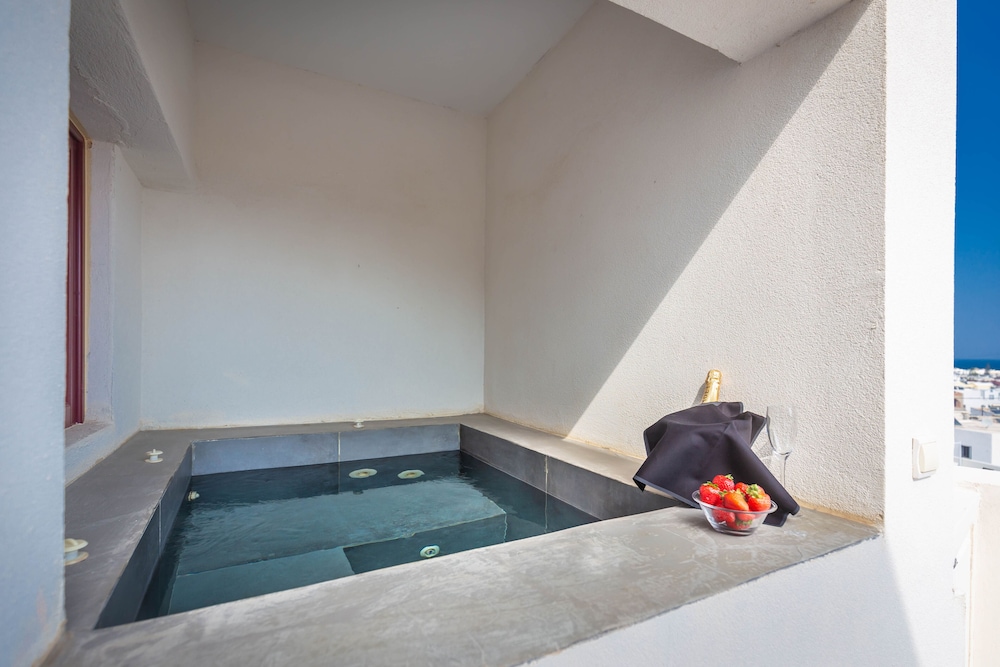 mar n mar crown hotel suites