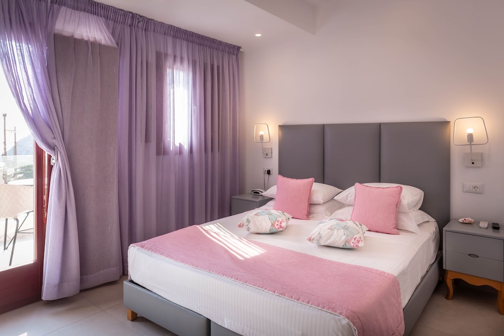 mar n mar crown hotel suites