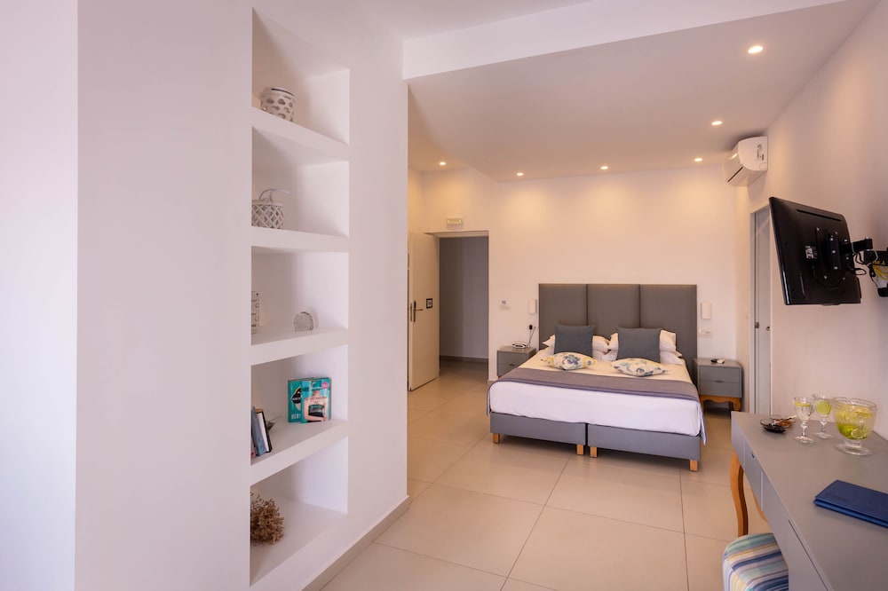 mar n mar crown hotel suites
