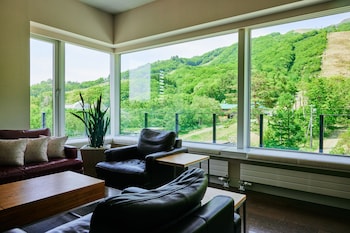 mountainside hakuba