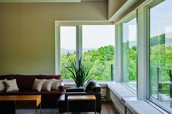 mountainside hakuba