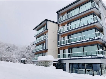 mountainside hakuba