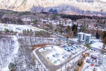 mountainside hakuba