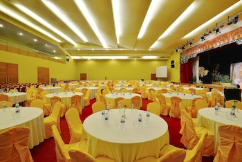 100 sunset hotel