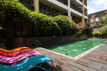 100 sunset hotel