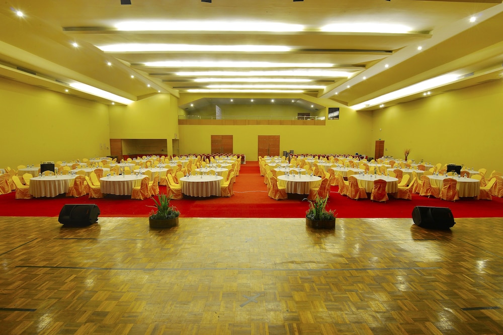 100 sunset hotel