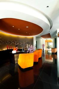 100 sunset hotel