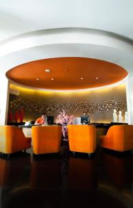 100 sunset hotel