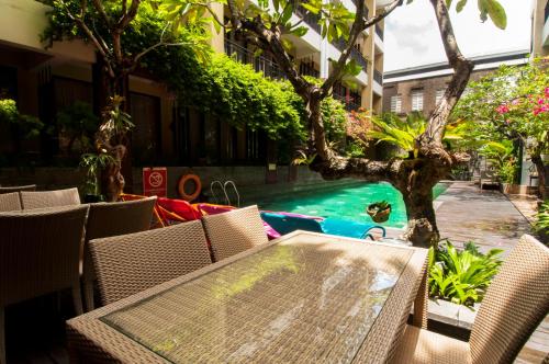 100 sunset hotel