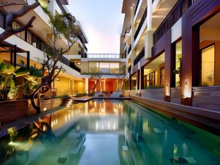 100 sunset hotel
