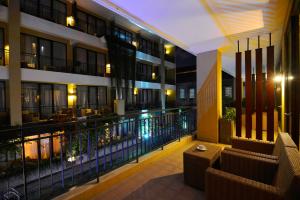 100 sunset hotel