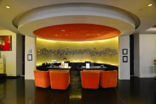 100 sunset hotel