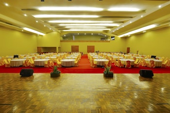 100 sunset hotel