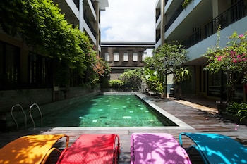 100 sunset hotel