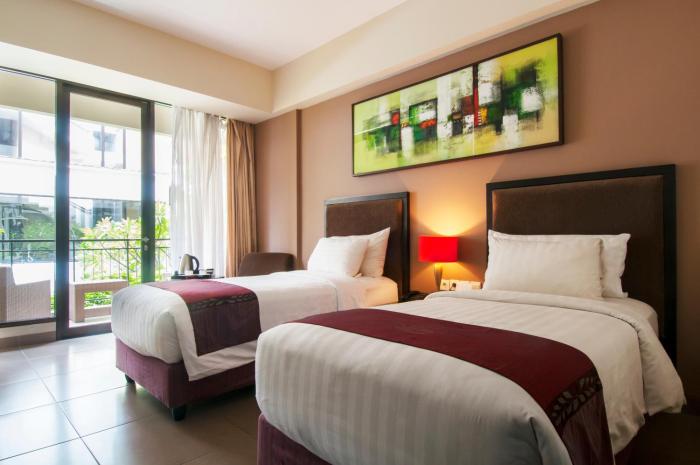 100 sunset hotel