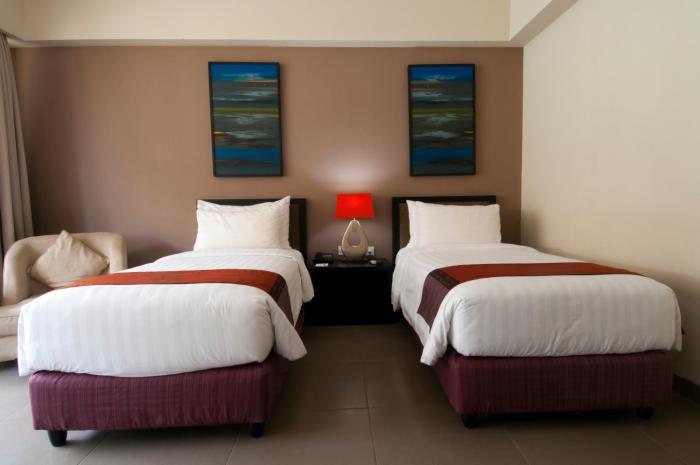 100 sunset hotel