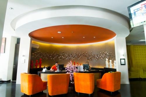 100 sunset hotel