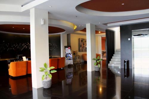 100 sunset hotel