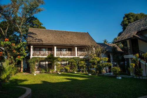 parasol blanc luang prabang