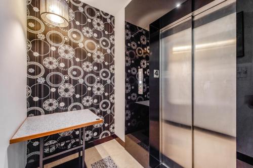 lightness hotel