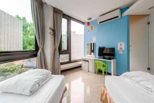 lightness hotel
