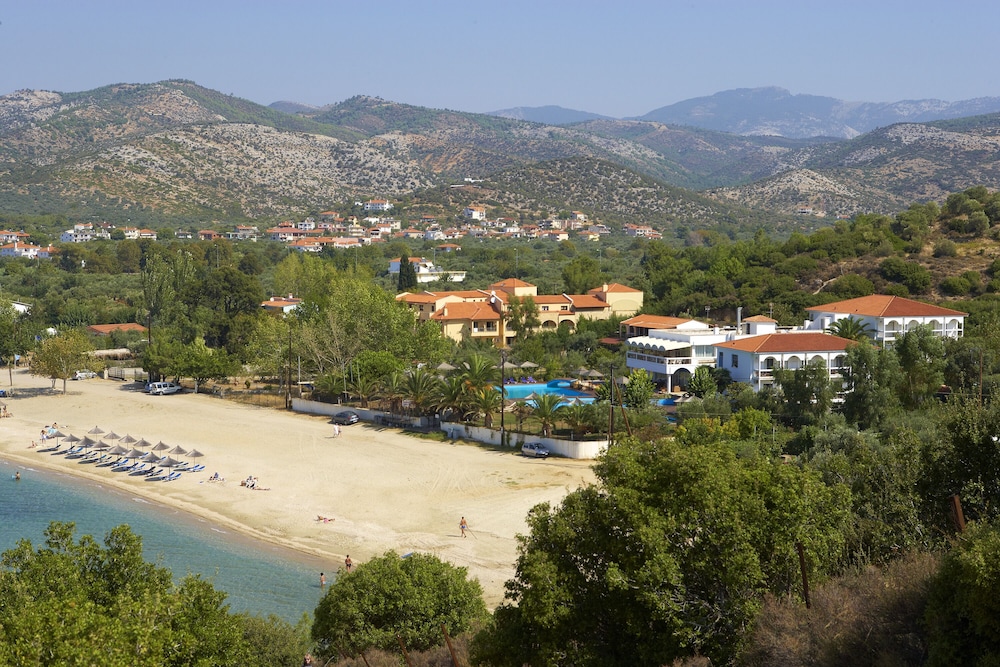 kamari beach hotel
