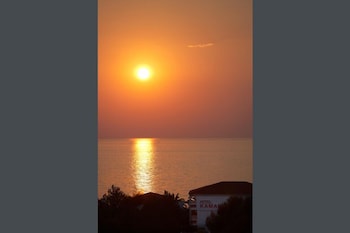 kamari beach hotel