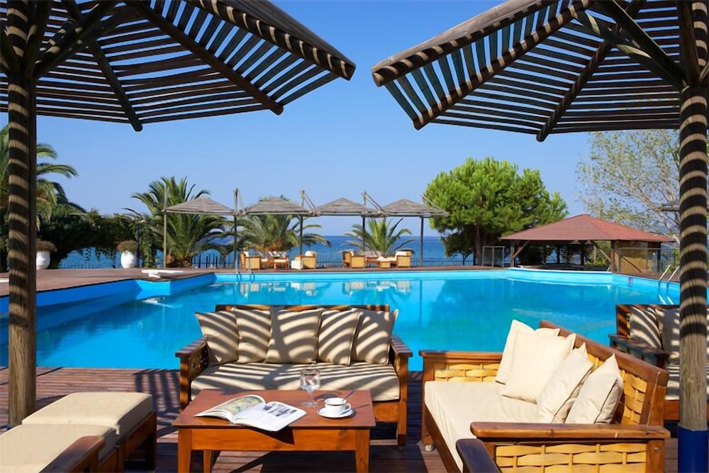 kamari beach hotel
