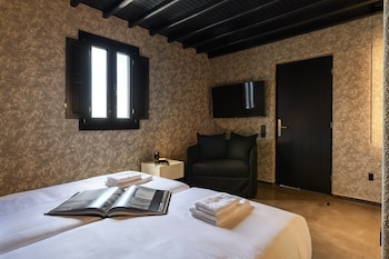myconian inn