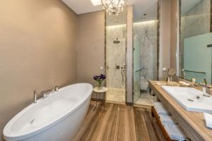 akra hotel