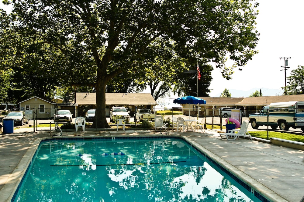 skylark shores resort